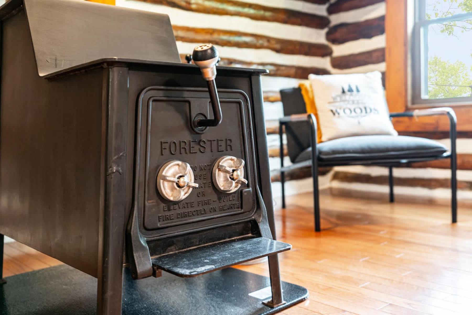Modernized Log Cabin W Hot Tub Fire Pit & Views เบิร์กลีย์สปริงส์ ภายนอก รูปภาพ