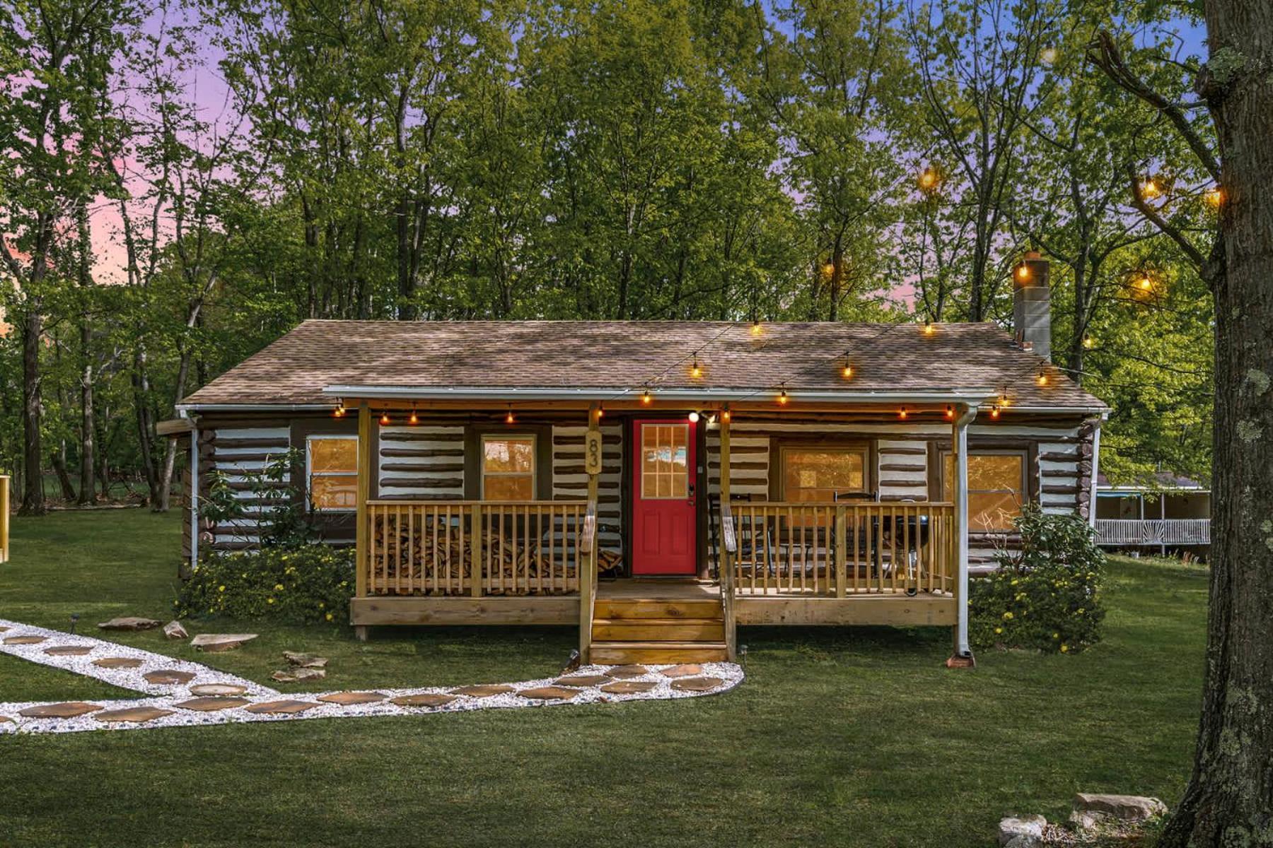 Modernized Log Cabin W Hot Tub Fire Pit & Views เบิร์กลีย์สปริงส์ ภายนอก รูปภาพ