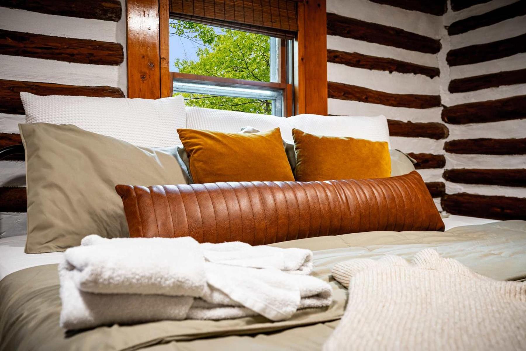 Modernized Log Cabin W Hot Tub Fire Pit & Views เบิร์กลีย์สปริงส์ ภายนอก รูปภาพ