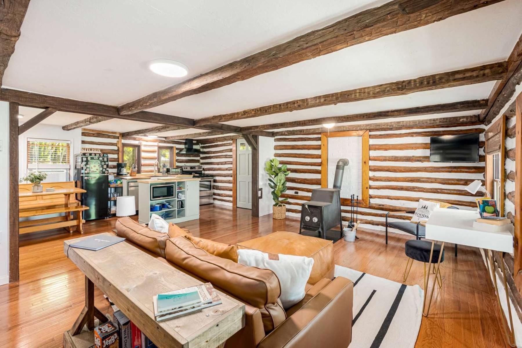 Modernized Log Cabin W Hot Tub Fire Pit & Views เบิร์กลีย์สปริงส์ ภายนอก รูปภาพ