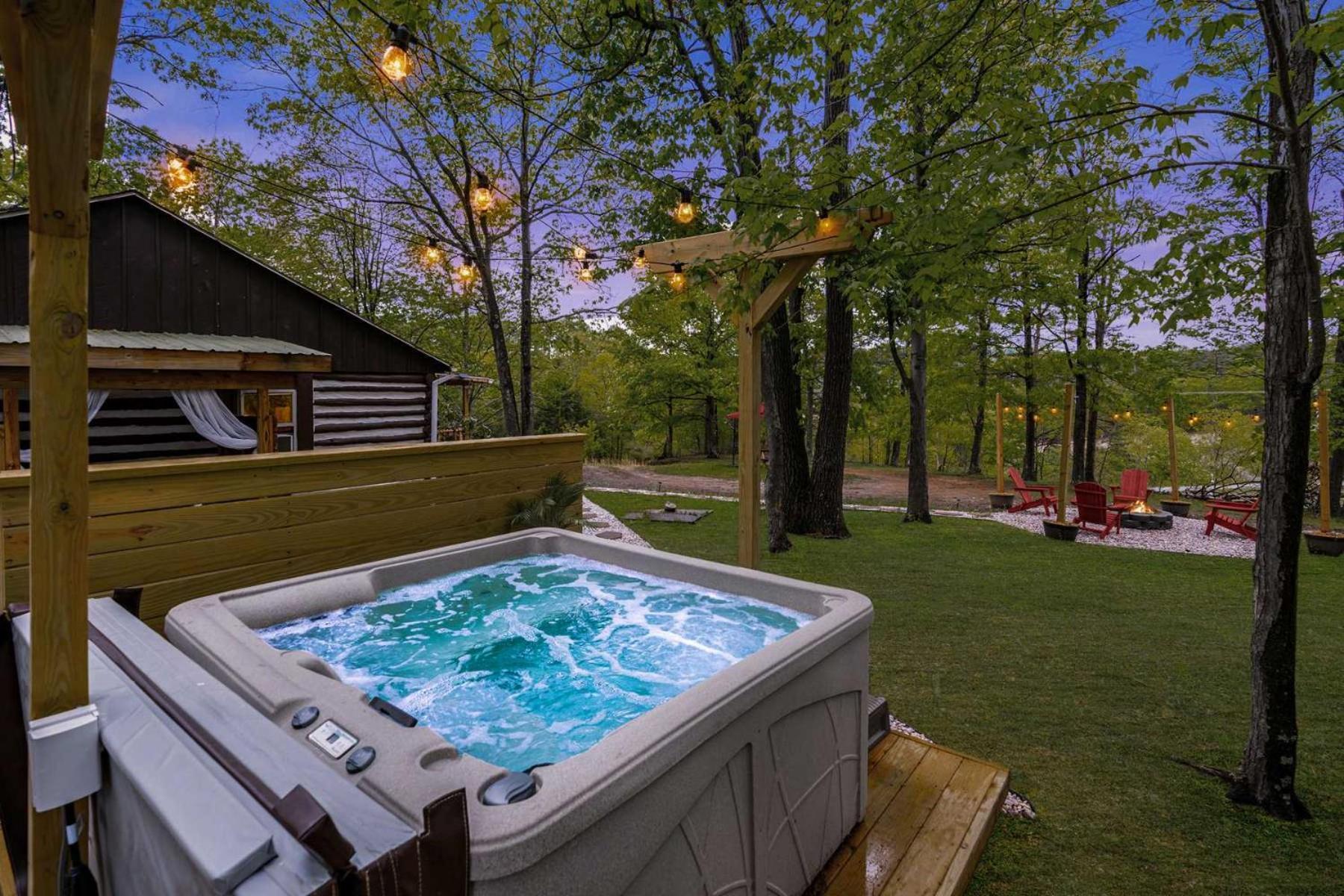 Modernized Log Cabin W Hot Tub Fire Pit & Views เบิร์กลีย์สปริงส์ ภายนอก รูปภาพ